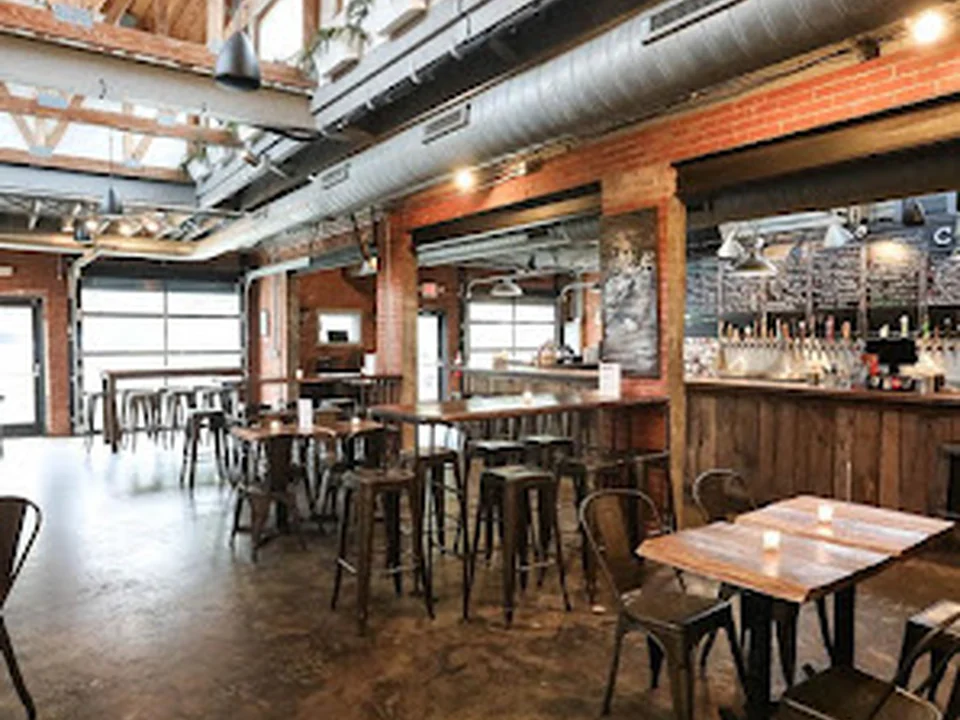 Craft Tasting Room and Growler Shop