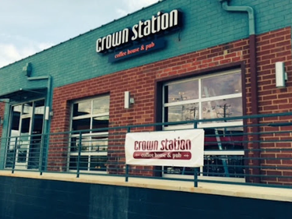 CROWN STATION Coffee House & Pub