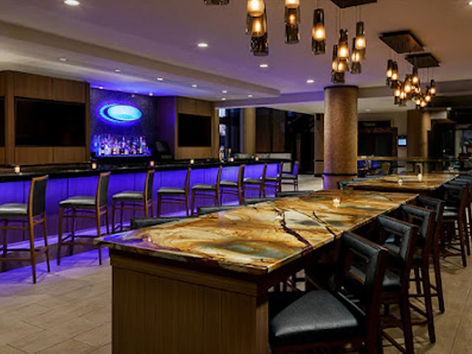 Edgewater Bar & Grille
