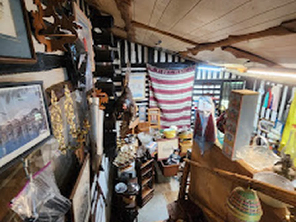 Garretts Antiques & Indian Shop