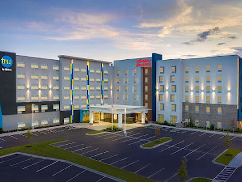 Hampton Inn & Suites Charlotte Airport Lake Pointe