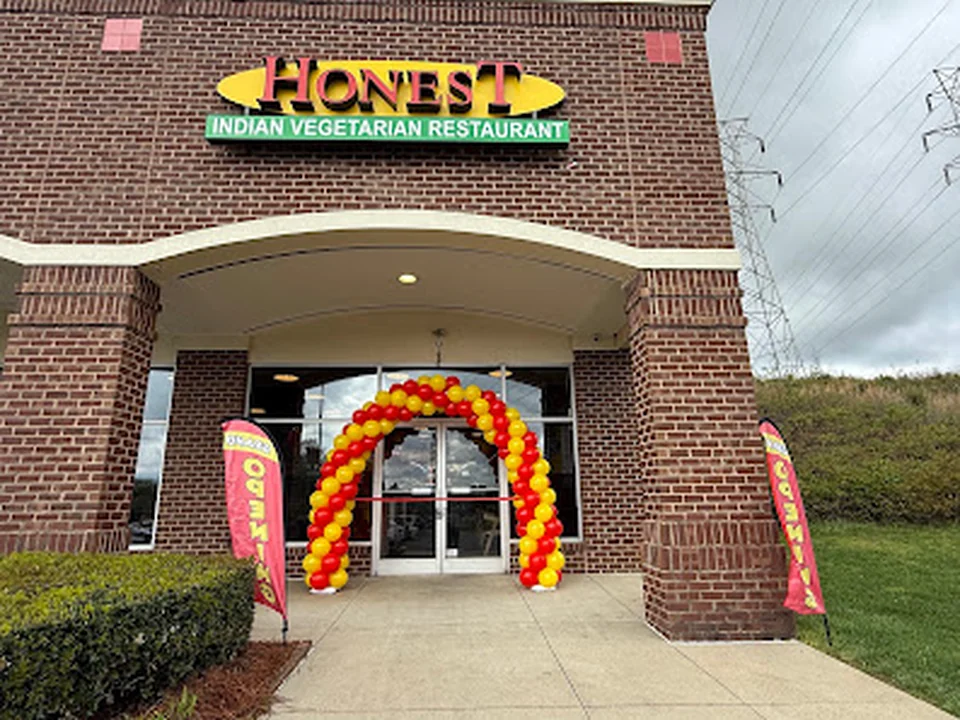 Foto de Honest Indian Vegetarian Restaurant