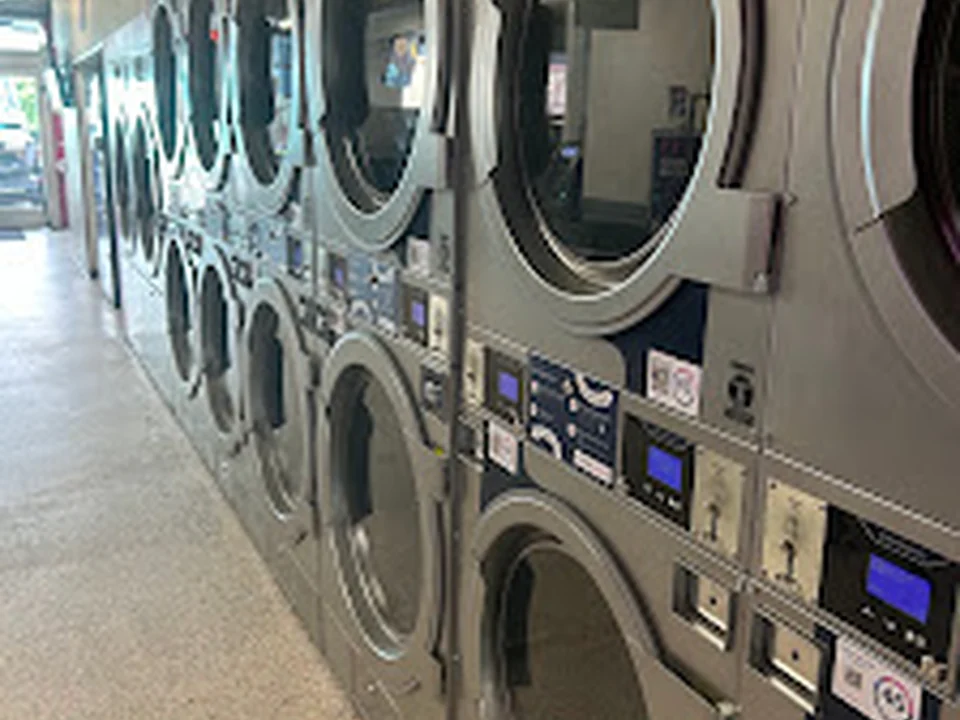LaundroLab Laundromat