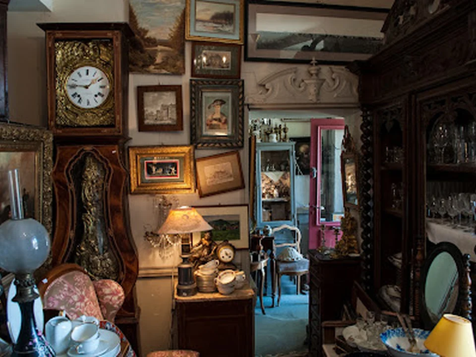 Laura Furr Appraisals & Helping Hand Estate Services, Inc.