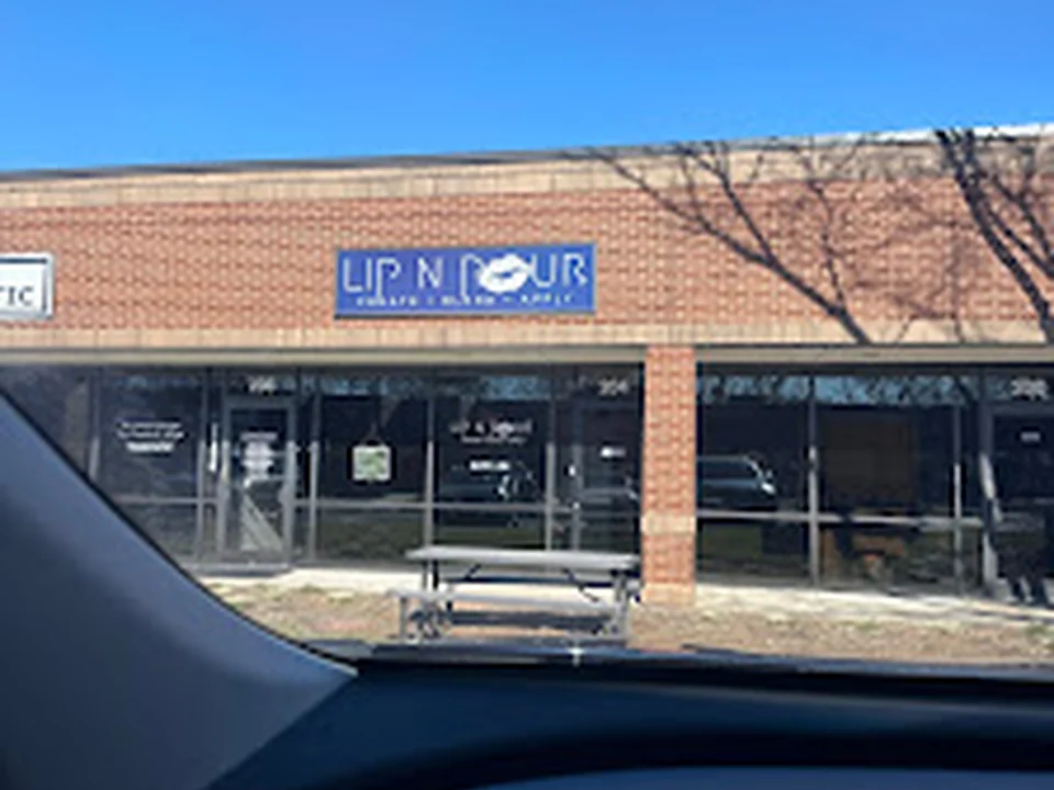 Foto de Lip N Pour
