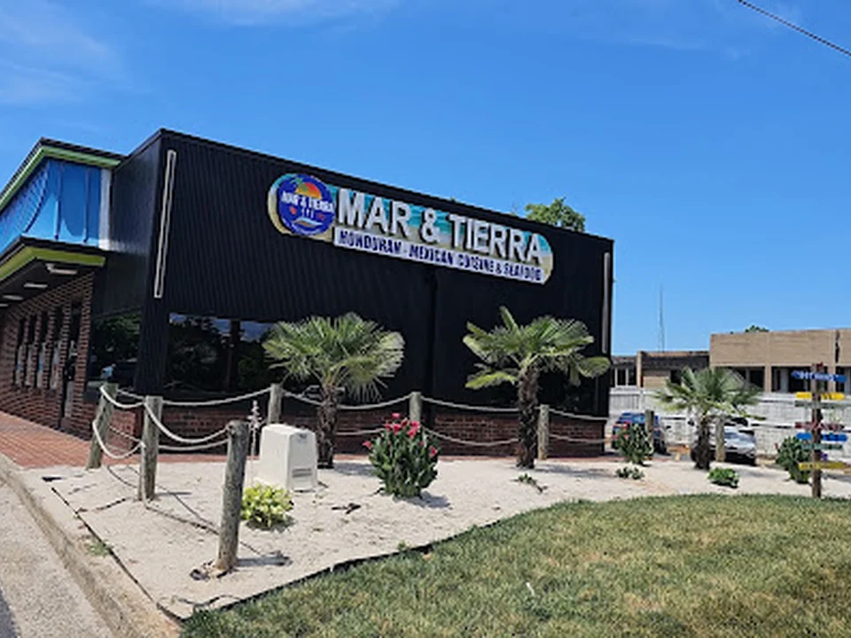 Mar y Tierra Restaurant South Tryon