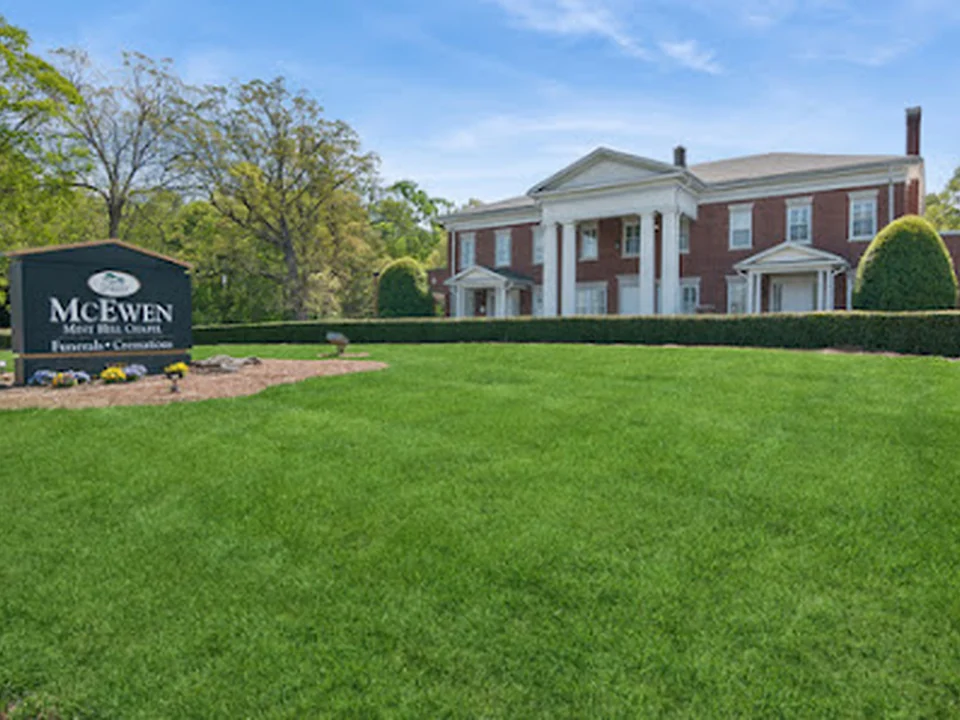 Foto de McEwen Funeral Service-Mint Hill Chapel