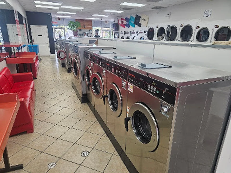 Pineville Coin Laundry (LAVANDERIA)