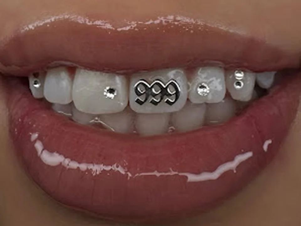 Royal Blanc Smiles