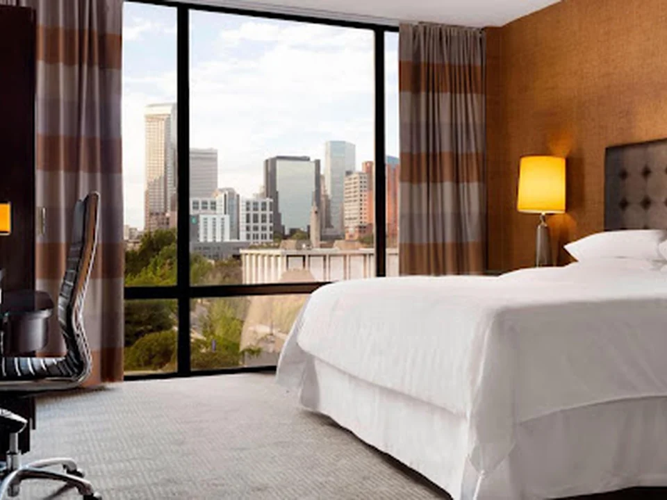 Sheraton Charlotte Hotel